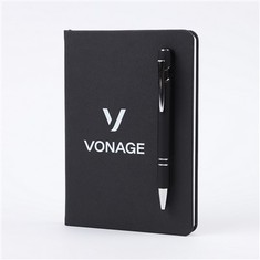 Ноутбук и набор ручек